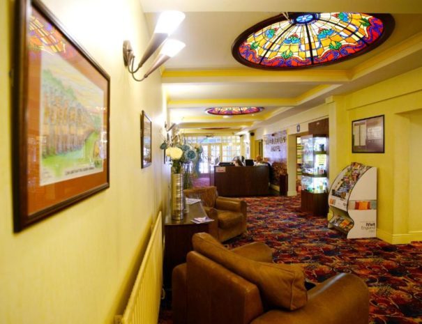 Three Queens Hotel & Lodge