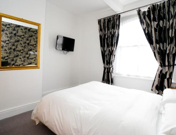 Three Queens Hotel & Lodge long stay accommodation